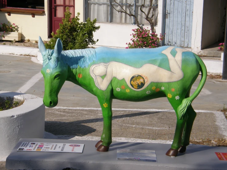 a sculpture of a horse is shown on the side of the road