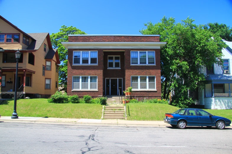 a car sitting in front of a tall brick building