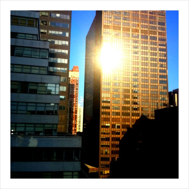 a large building is shining in the sun