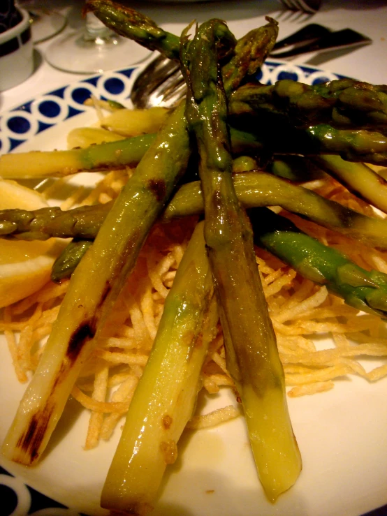 a close up of asparagus on a plate