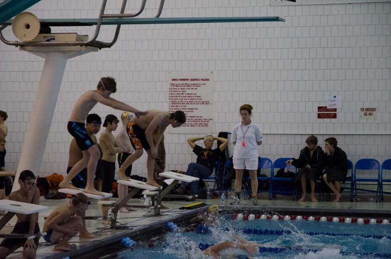 swimmers in the pool are waiting for their turn