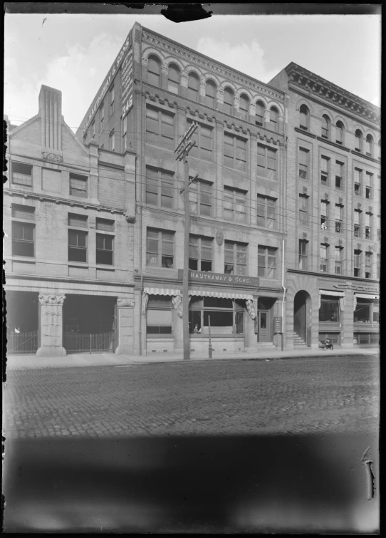 an old black and white po of a building