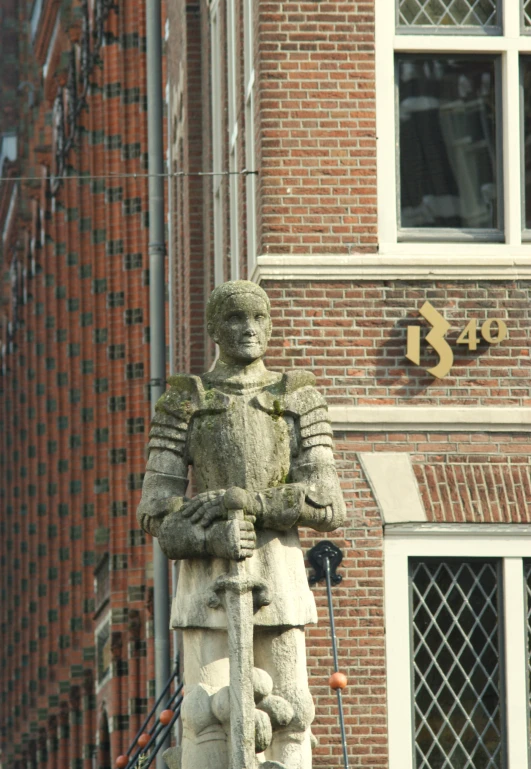 a statue of a man is placed next to a building