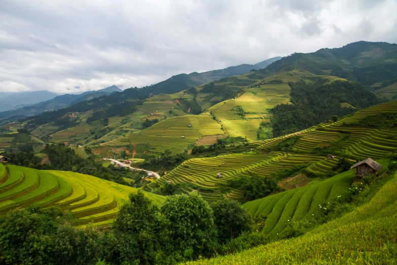 a farm is surrounded by green fields in the mountains