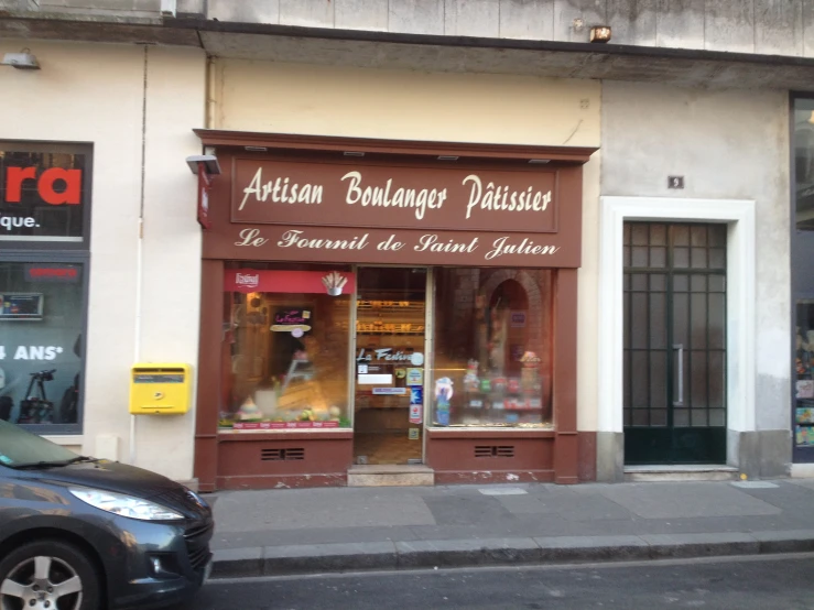 the front of an old french bread store