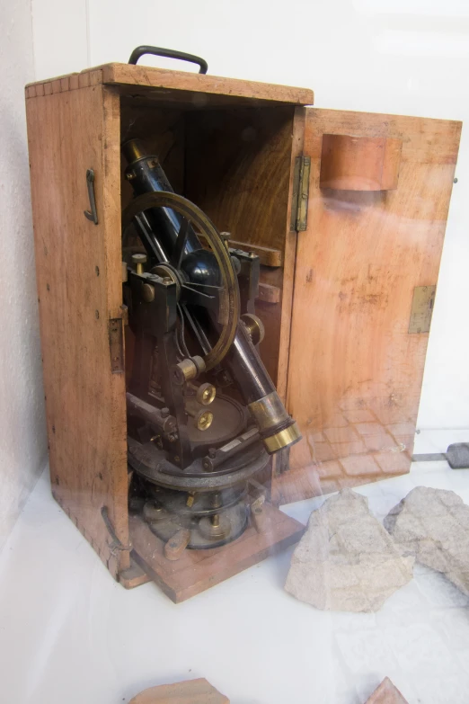 an old steam engine inside of a wooden box