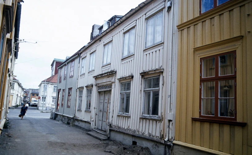 a narrow street with lots of windows and buildings