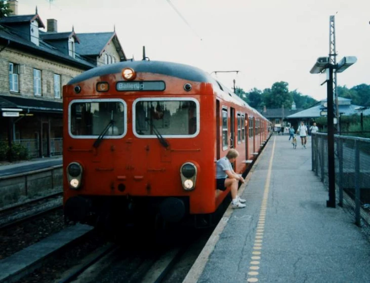 a passenger train stopped next to a train station