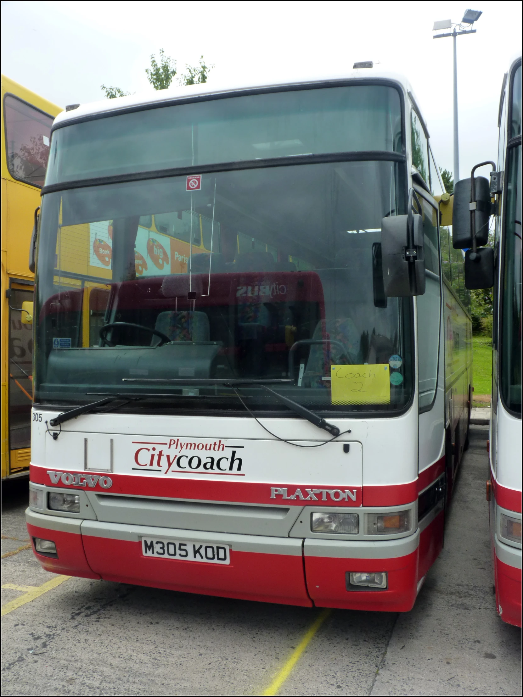 the two buses are parked beside each other