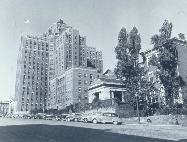 an old building with a few cars parked next to it