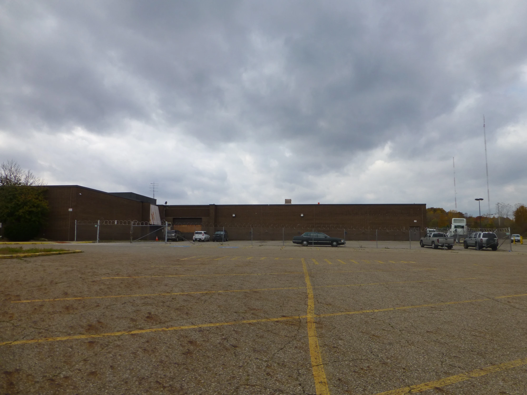 a parking lot with some parked cars and a building