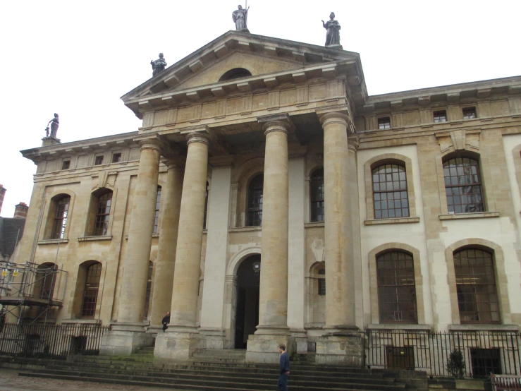 a very large old building with columns in front of it