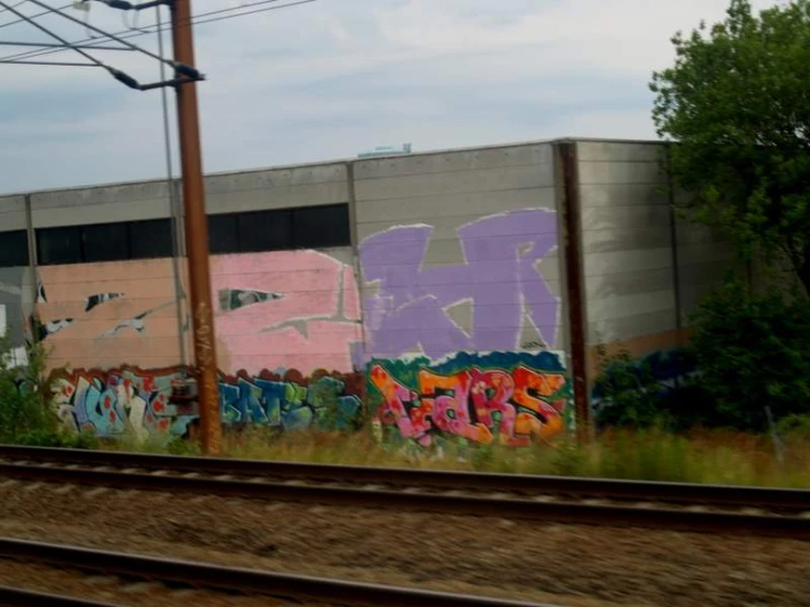 graffiti has been spray painted on the side of an industrial building