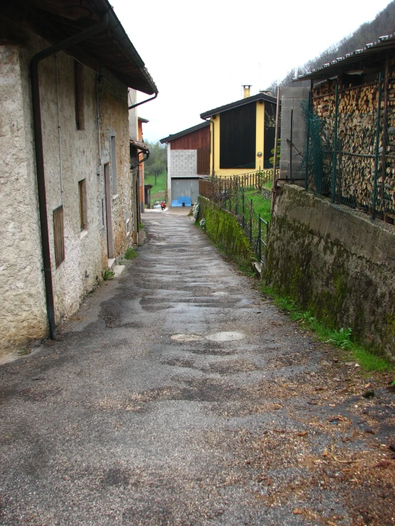 there are many different buildings on the street