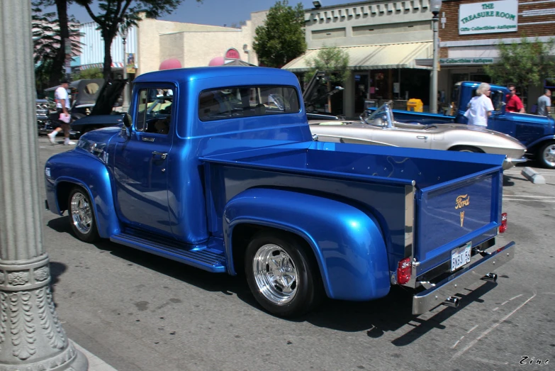 an old truck is parked in a parking lot