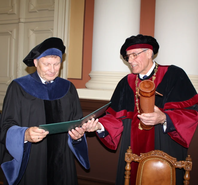 the two men are dressed in costume for the ceremony