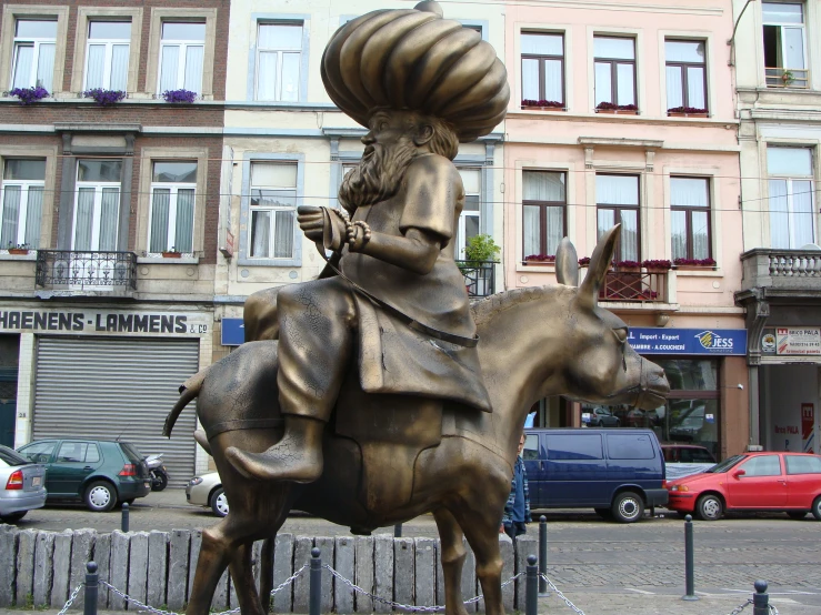 the statue is of a man riding on a horse