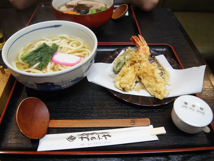 a tray that has food and a drink