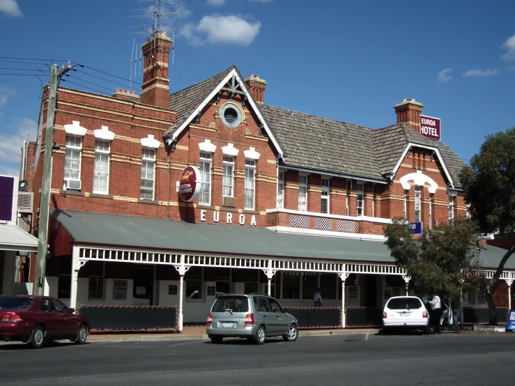 the red and white building is sitting beside another one