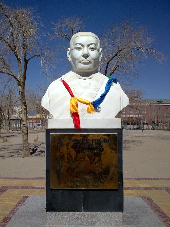 a statue of a man is sitting outside in a courtyard