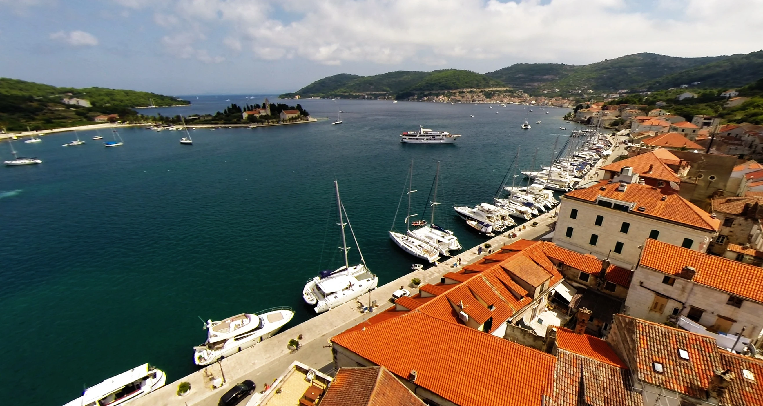 a boat dock with some boats docked at it's sides