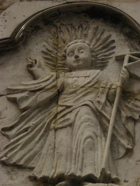 an image of a statue with a sculption above him