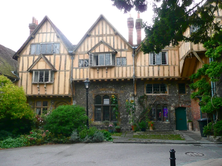 an older building that has wooden trim around the outside