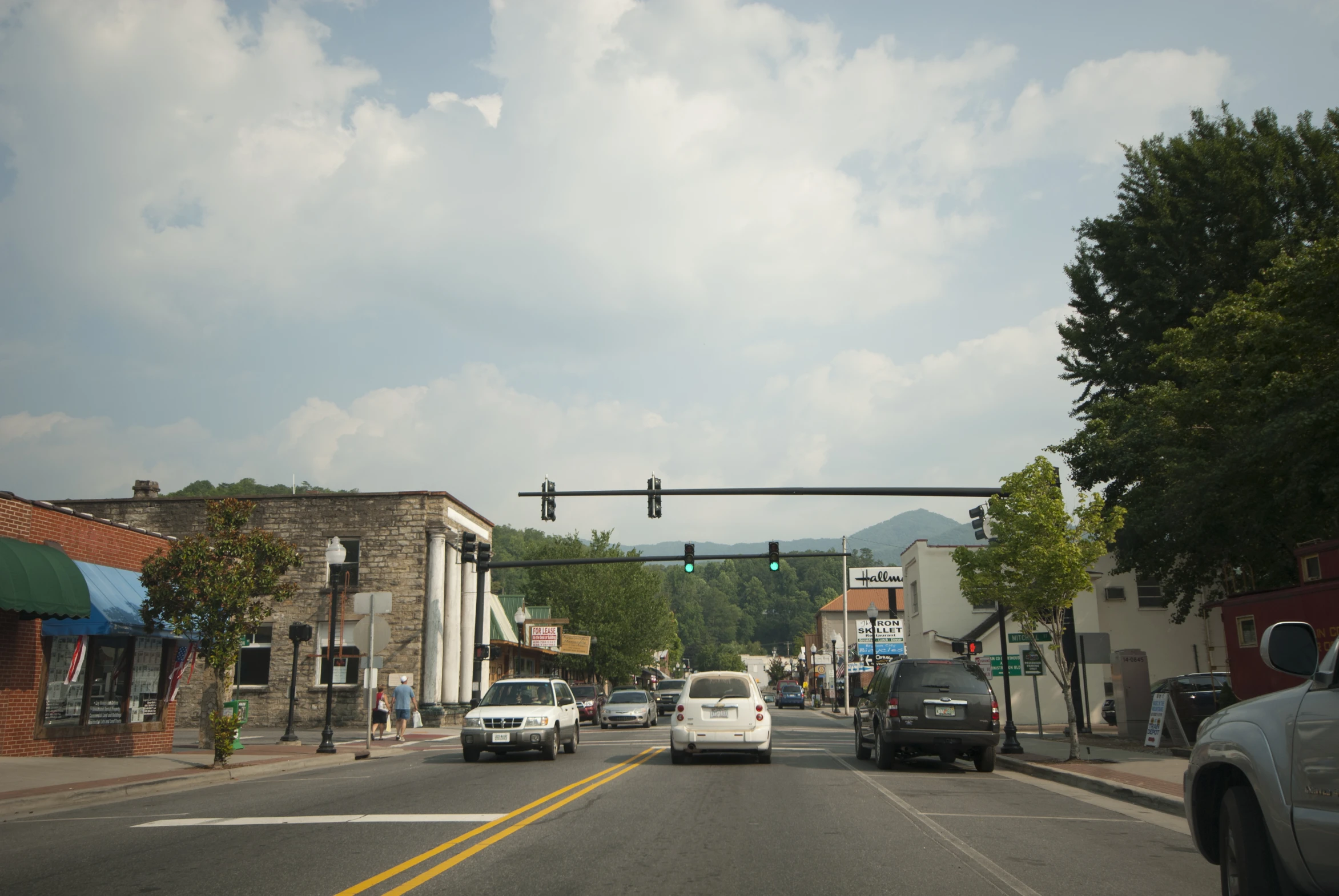 a street scene with the view of cars on it