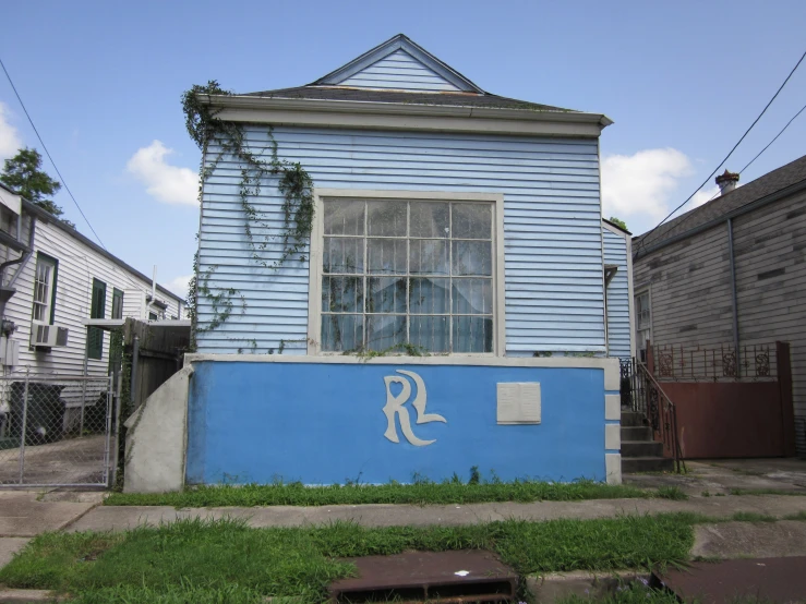 a blue house with the window drawn on it and the number is 22