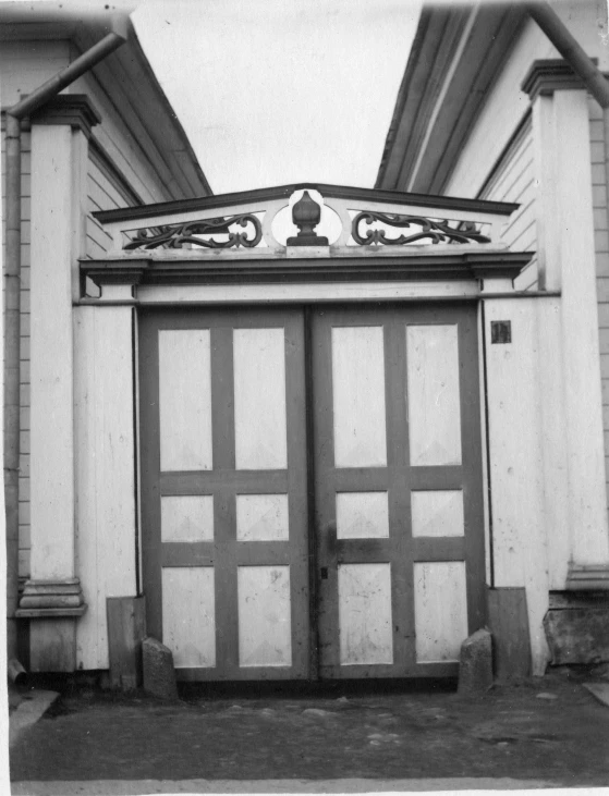 the entrance to a building has two doors