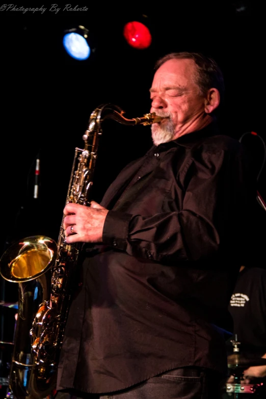 a man is playing on the saxophone at a concert