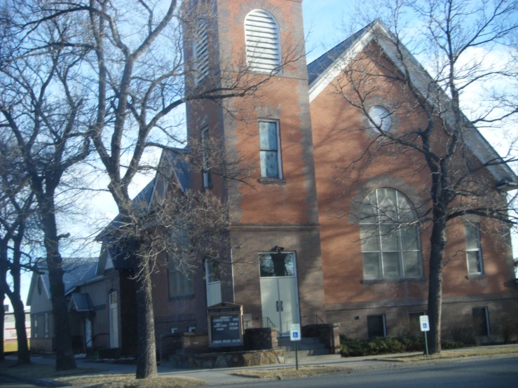 the front of an old church and the church door