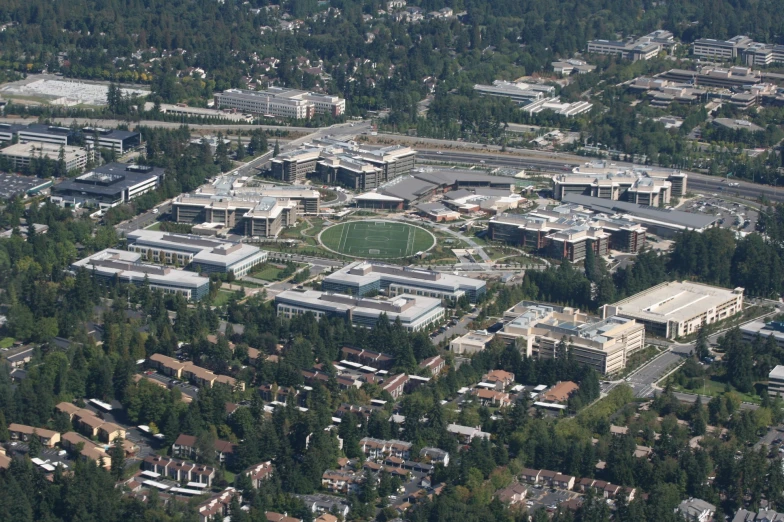 a college cam surrounded by trees, with an aerial view of it