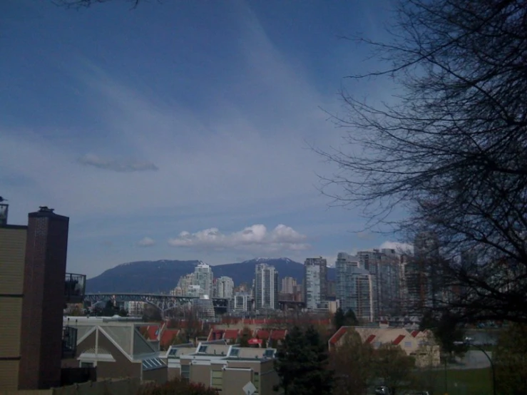 an image of the city skyline taken from afar