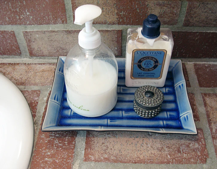 bottles and soap on tray next to bathtub