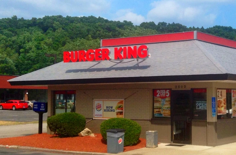 a small burger king restaurant with a sky background