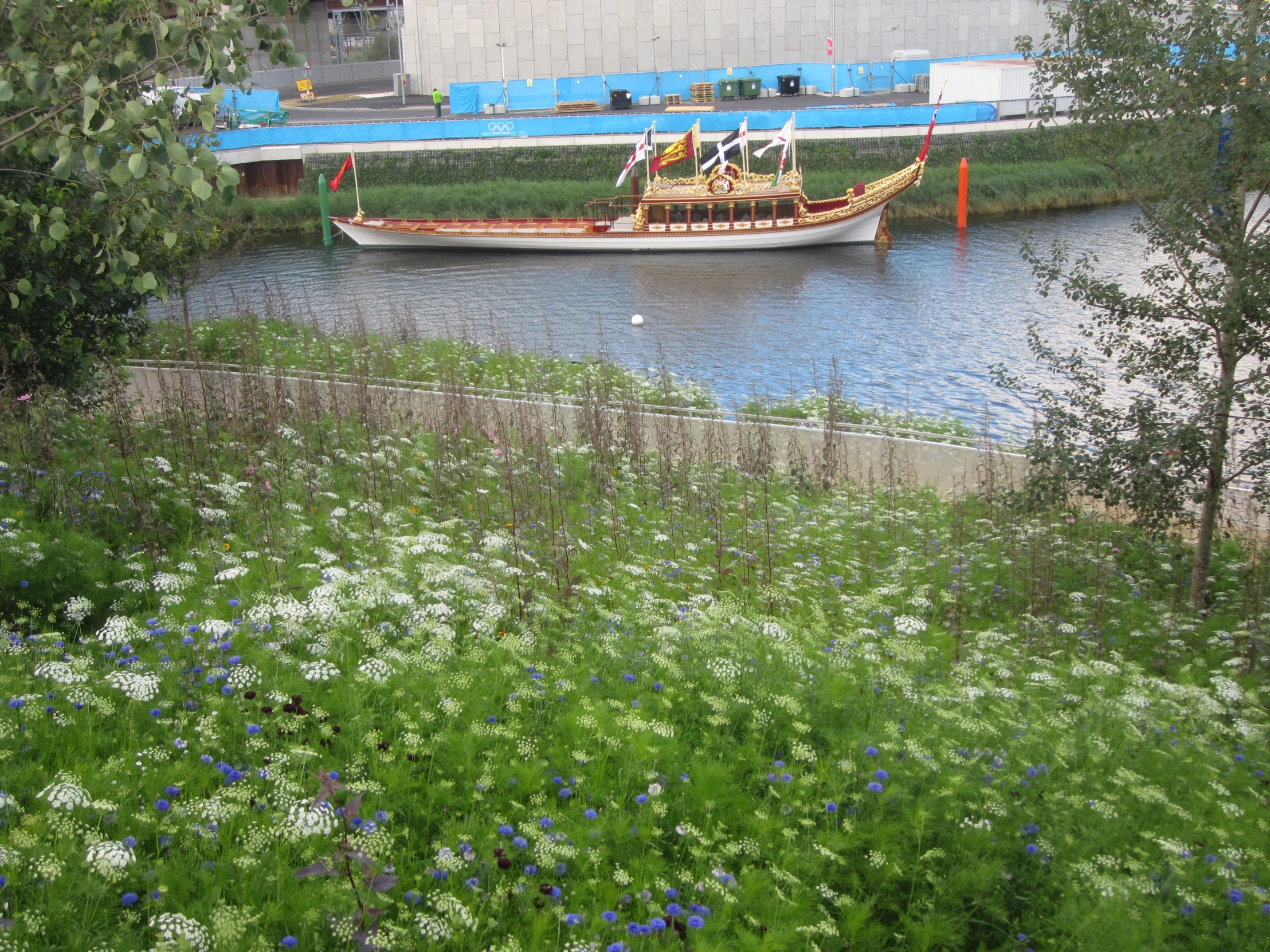 the boat is sitting by the shore