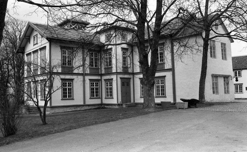 a house in a courtyard and some trees