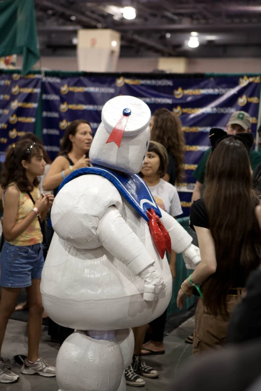 a large inflatable toy is standing next to other people