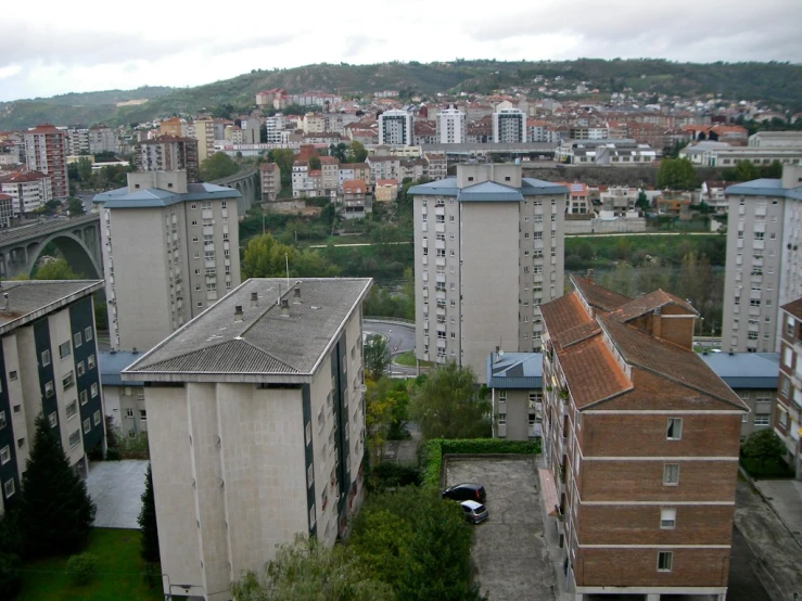 the view from an observation point shows small buildings next to a large city