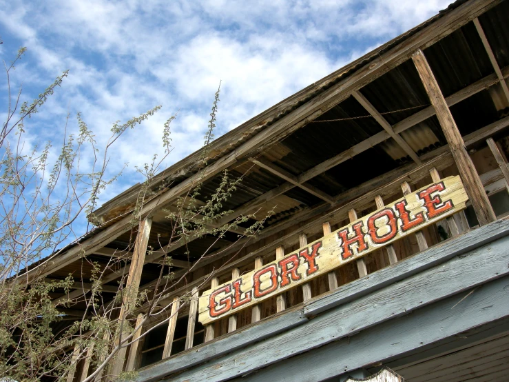 a very old wooden sign that says elct hole