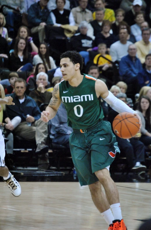 a basketball player dribbling the ball around him