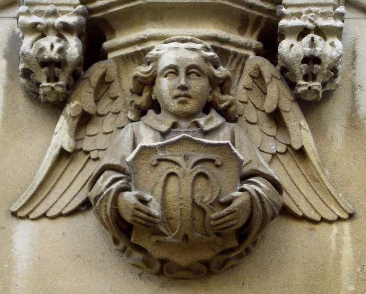 a decorative head on a building that is stone