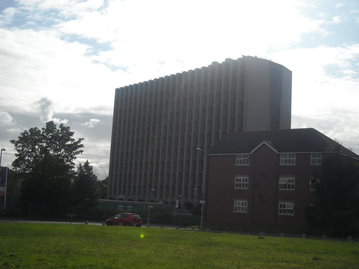 a brown building and some cars on the street