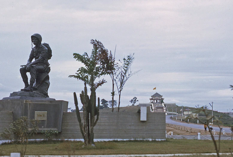 the statue is sitting on the concrete block