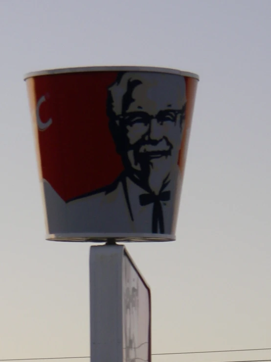 a po of a big pot sitting on top of a pole