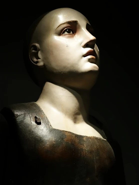 a female mannequin in profile with the head slightly tilted