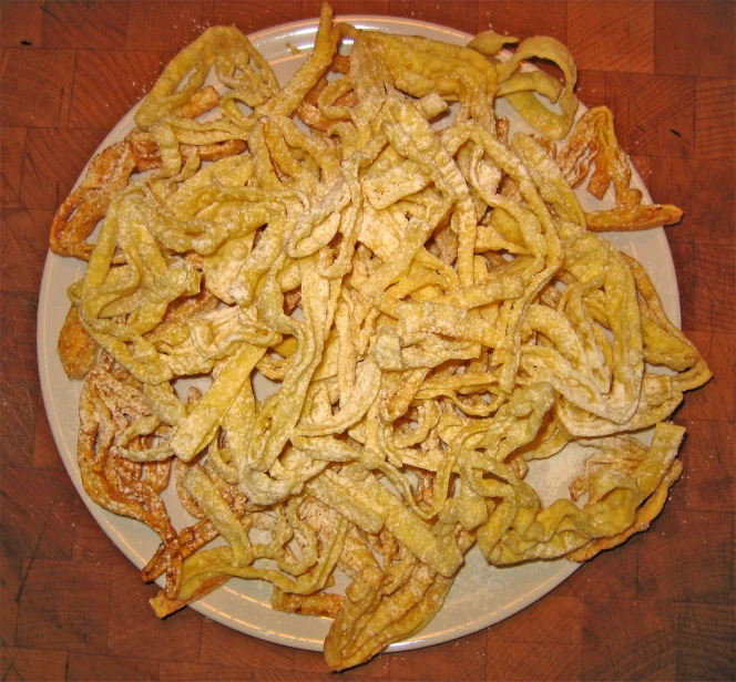 a plate of macaroni noodles that has been eaten