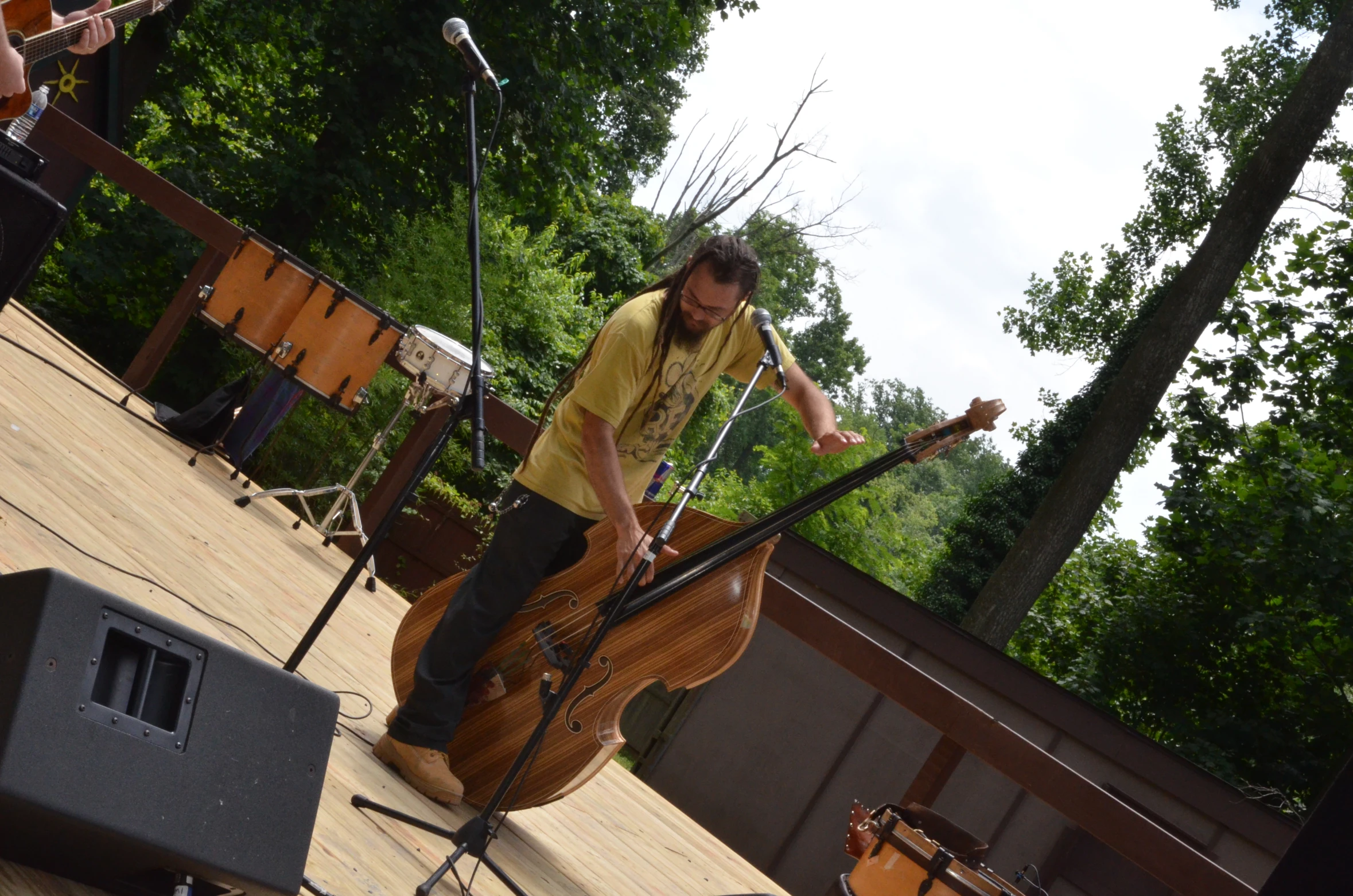 the man is playing the bass on the stage