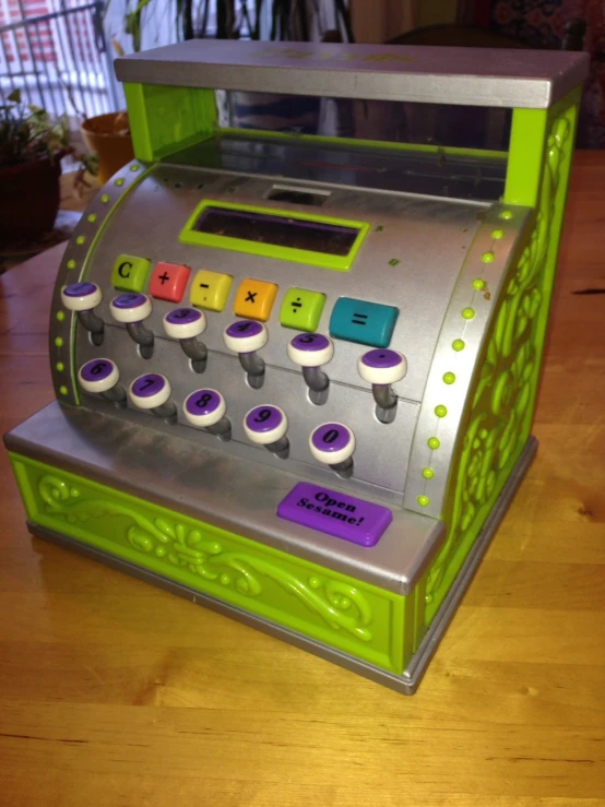 a very nice type of juicing machine on a table